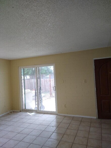 Building Photo - 1515 W Desert Cove Ave