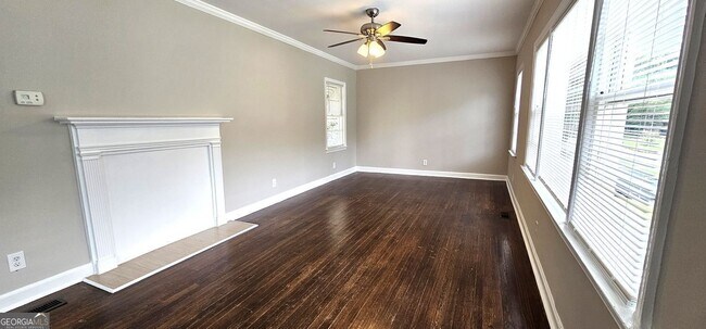 Building Photo - 1752 Parkhill Dr