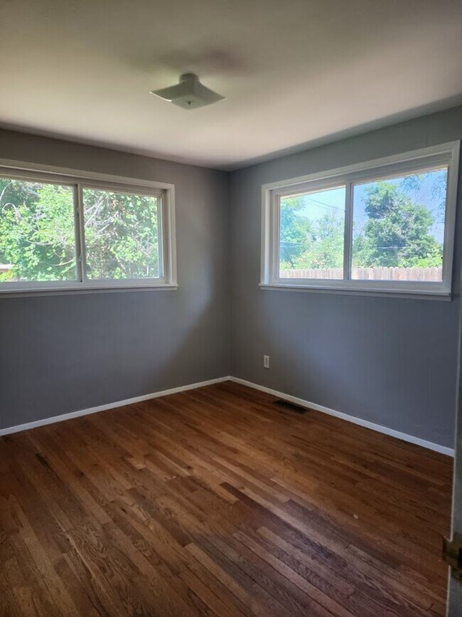 Building Photo - Long Realty & Property Management - 3 Bedr...