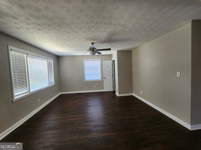 Building Photo - 1615 Sheffield Dr