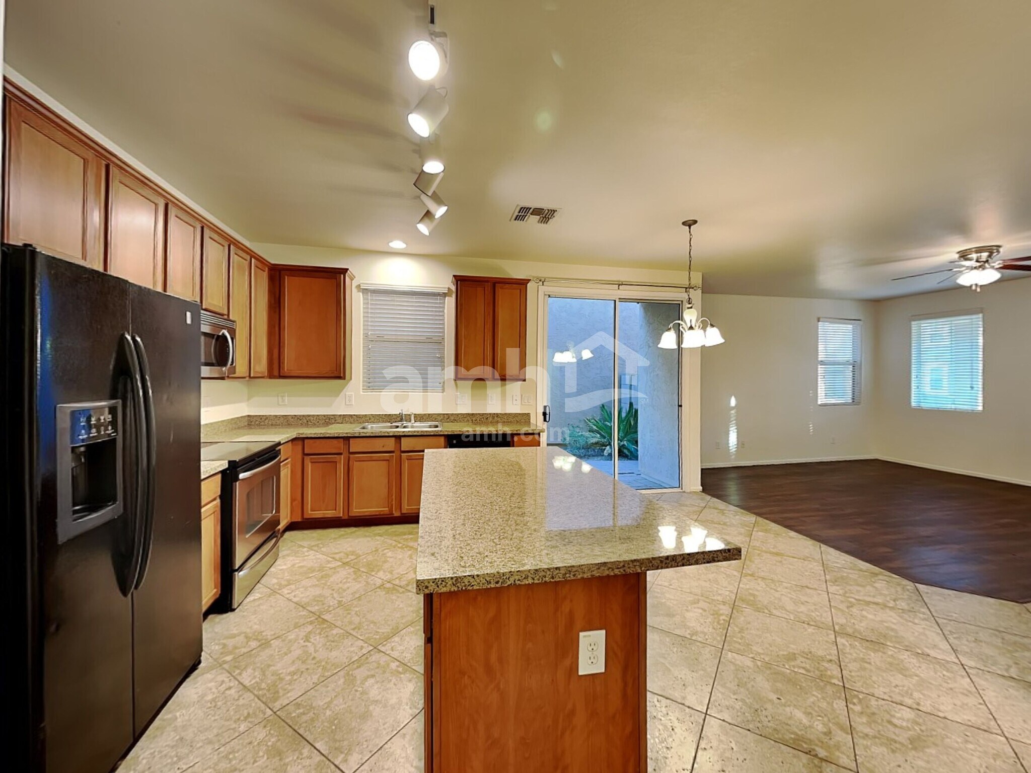 Building Photo - 4152 E Vest Ave