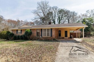 Building Photo - 190 Brentwood Dr