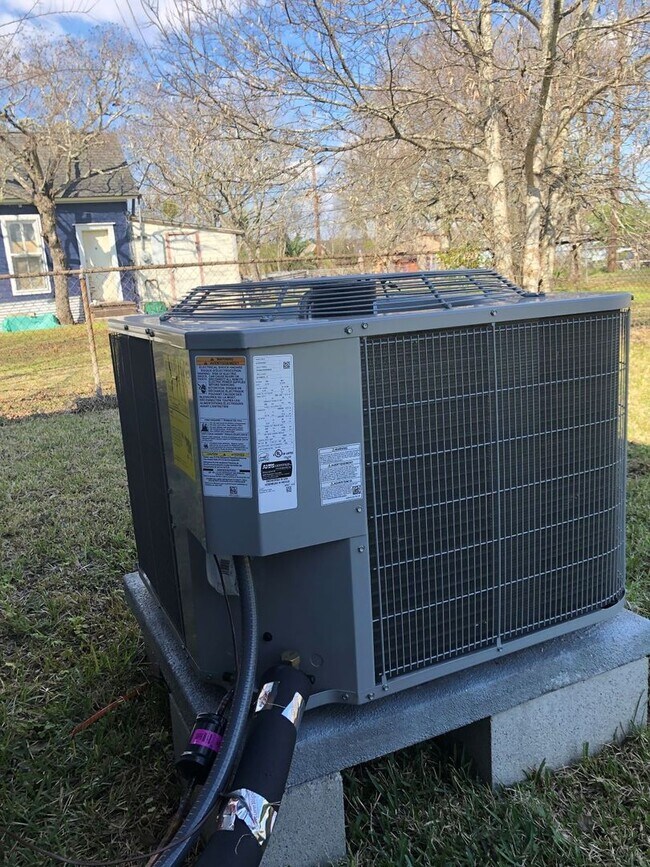 Building Photo - Gorgeous all renovated Home in Freeport, TX!