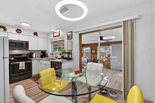 Building Photo - Island Living Made Easy — Remodeled 2BR Home, Fully Fenced Yard Near Downtown St. Pete