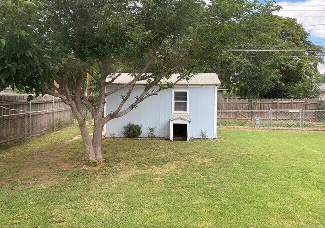 Building Photo - Available Now or for Summer 2025 PreLease!