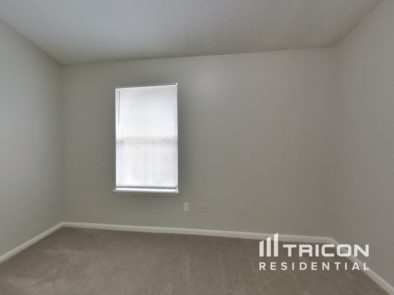 Building Photo - 2600 Malibu Cir