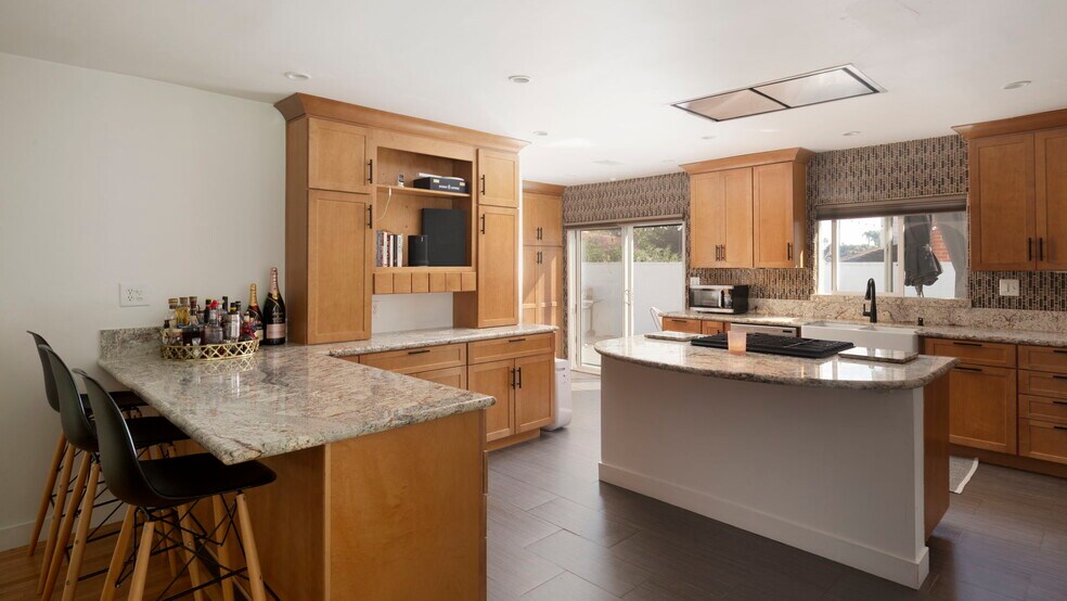 Building Photo - 4049 Fairway Blvd