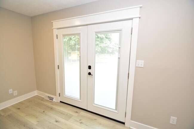 Building Photo - 3805 Wedgewood Ct