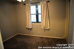 Building Photo - 6819 Heatherbrook