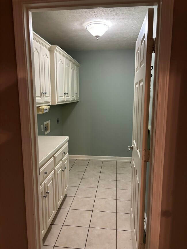 Laundry Room - 13 Elk Horn Ln