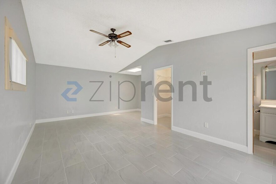 Building Photo - Unit 1420