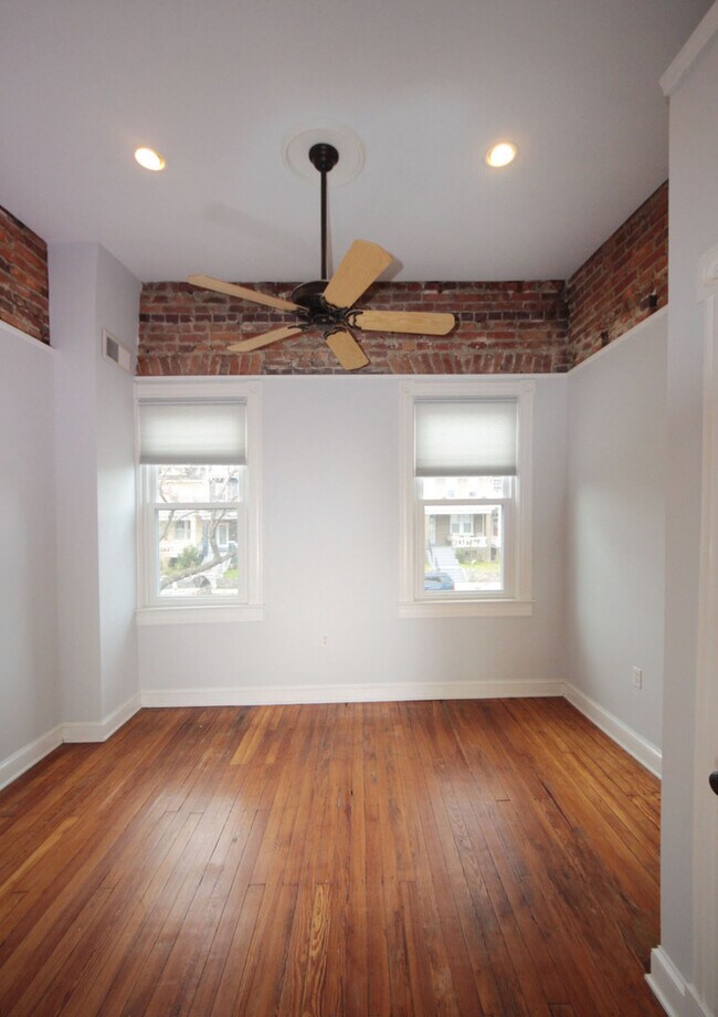 Building Photo - Beautiful 2 BR Townhouse in Atlas District