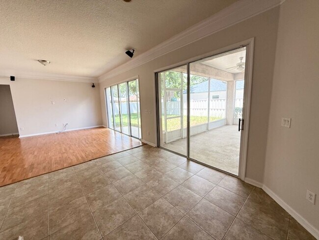 Building Photo - Spacious and well-appointed 4-bedroom, 3.5...