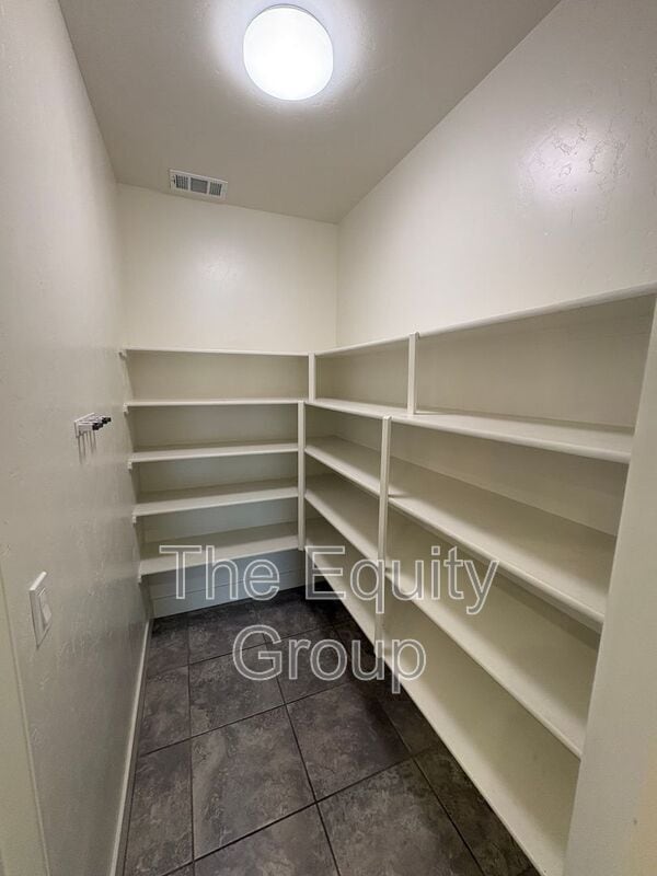 Building Photo - 2234 S Oakhurst Ct