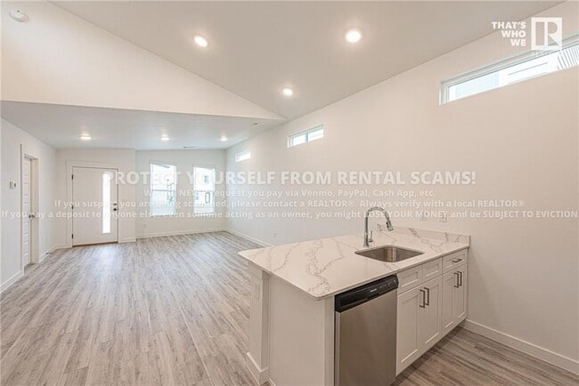 Building Photo - 911 Reading RR Ln