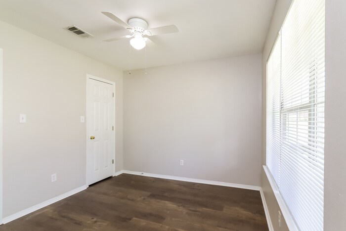 Building Photo - 2106 Cherry Creek Cir
