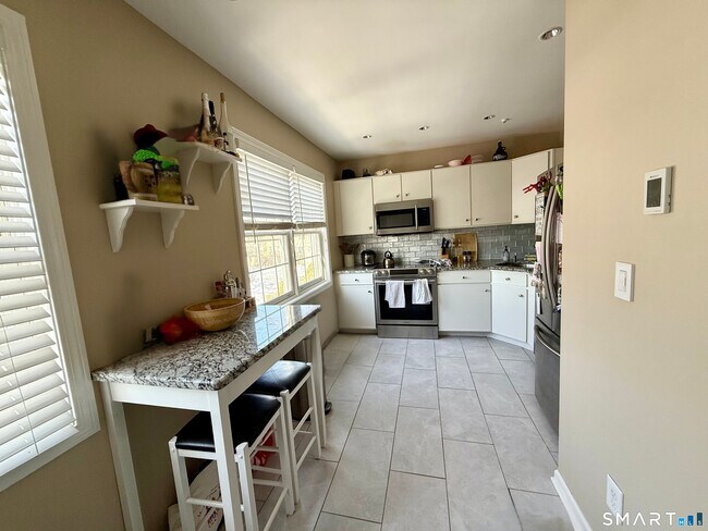 Building Photo - 133 Clearview Ct