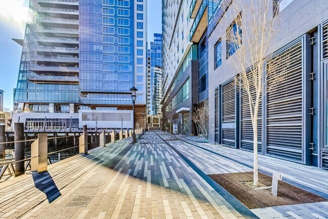 Building Photo - 135 Seaport Blvd