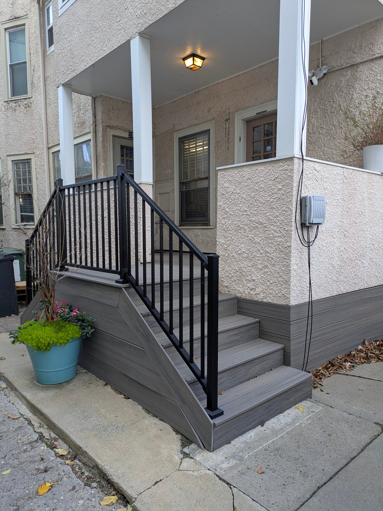 Building Photo - 2909 Knox Ave S