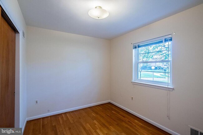 Building Photo - 6608 Fairlawn Dr