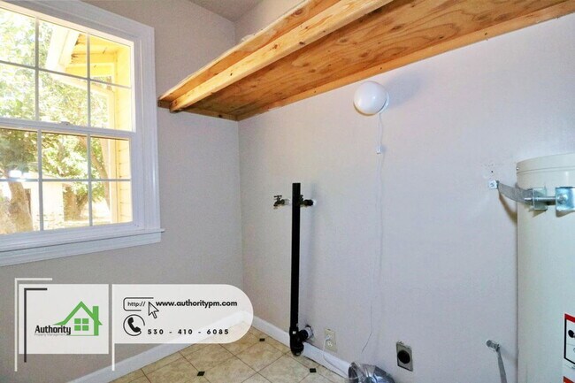 Building Photo - 5401 Rosswood St