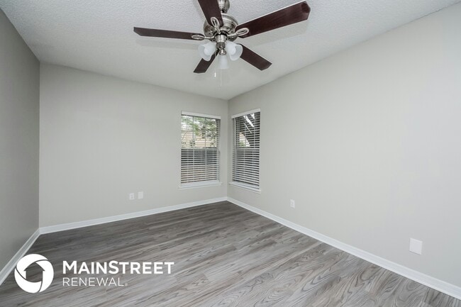 Building Photo - 305 Killington Way