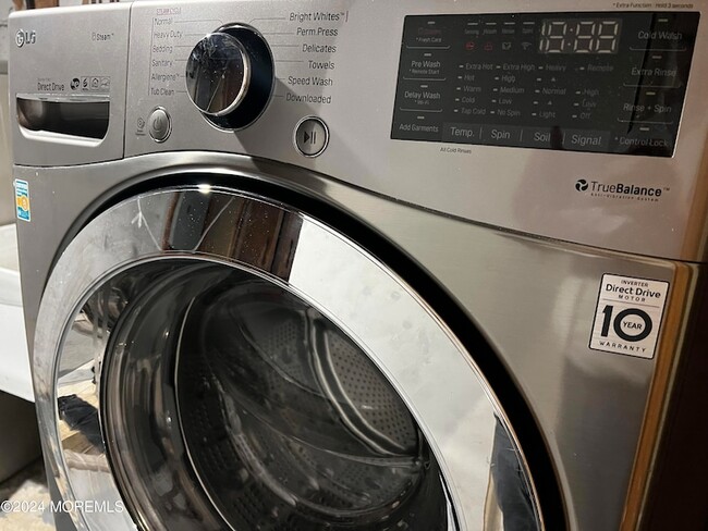 Building Photo - 499 W Park Ave