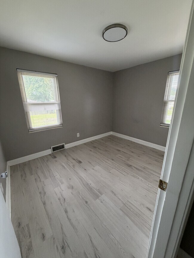 Building Photo - 1828 Upper Hunters Trace