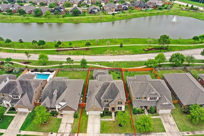 Building Photo - 25935 Foxrun Vista Dr