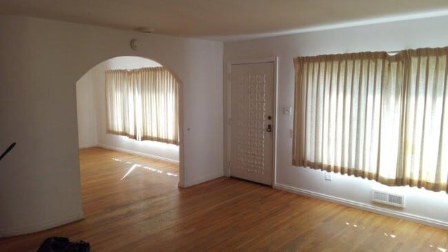 Building Photo - 4204 Charles St