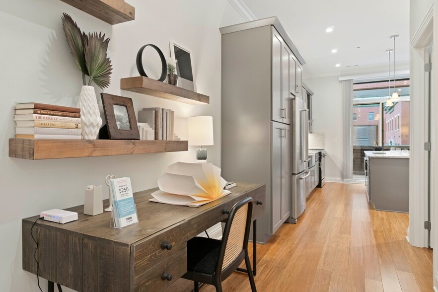 Building Photo - 1054 W Monroe St