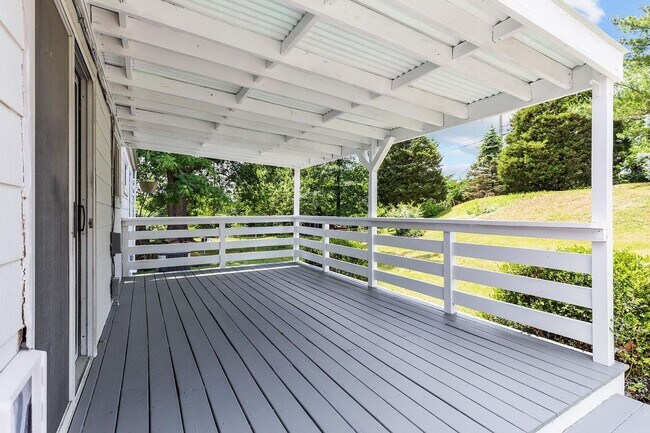 Building Photo - 2629 Glenoak Dr