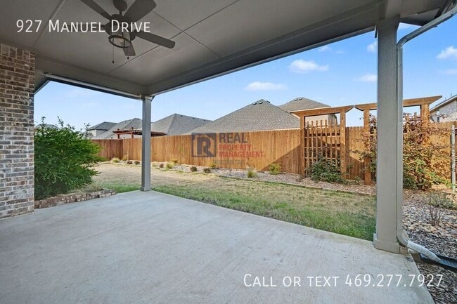 Building Photo - 927 Manuel Dr