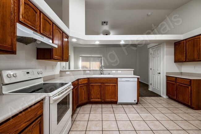Building Photo - GORGEOUS 4 BEDROOM HOME