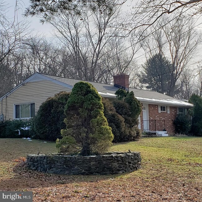 Building Photo - 908 Ballou St