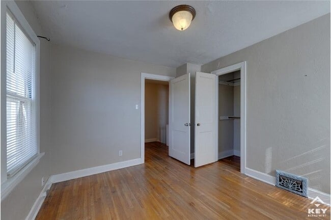 Building Photo - 115 N Oliver St