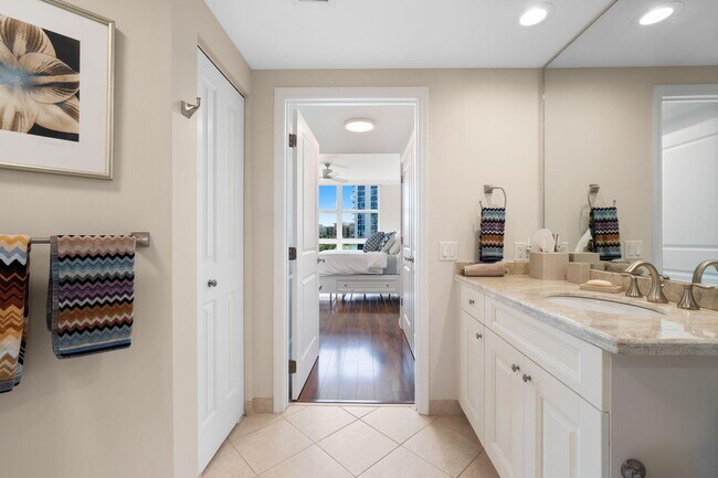 Building Photo - 347 N New River Dr E