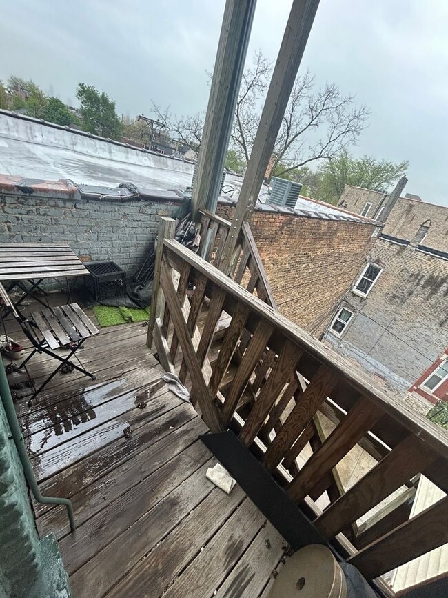 Building Photo - 2559 W. North-#3R