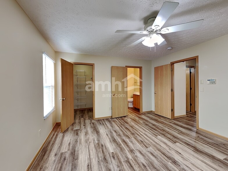 Building Photo - 6870 Laburnum Dr