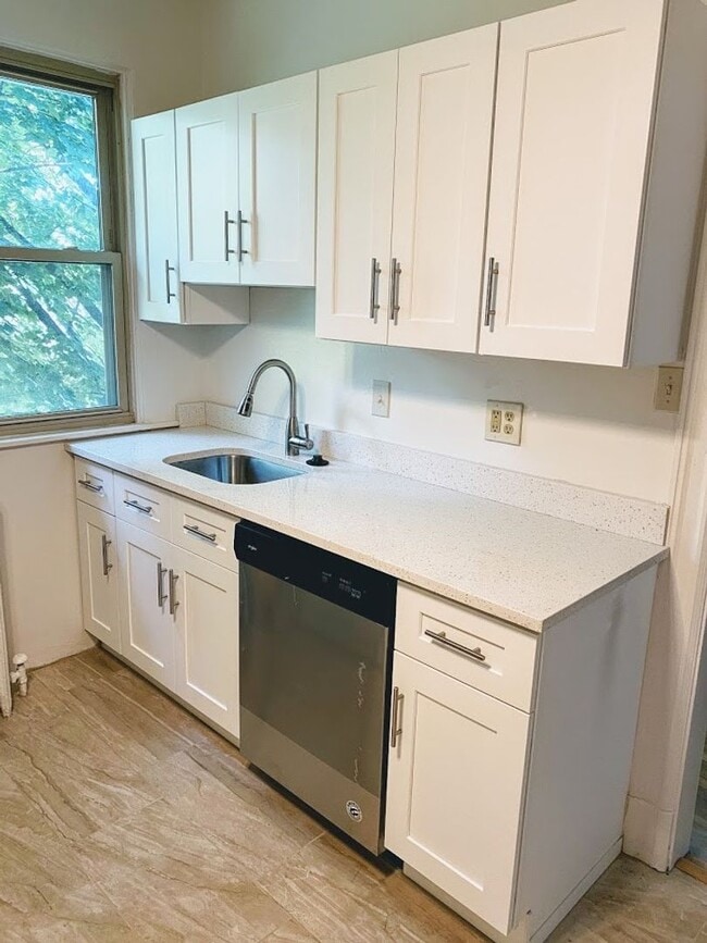 Building Photo - 5542 Fair Oaks St