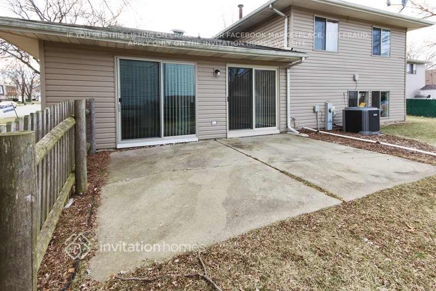 Building Photo - 953 Surrey Ct