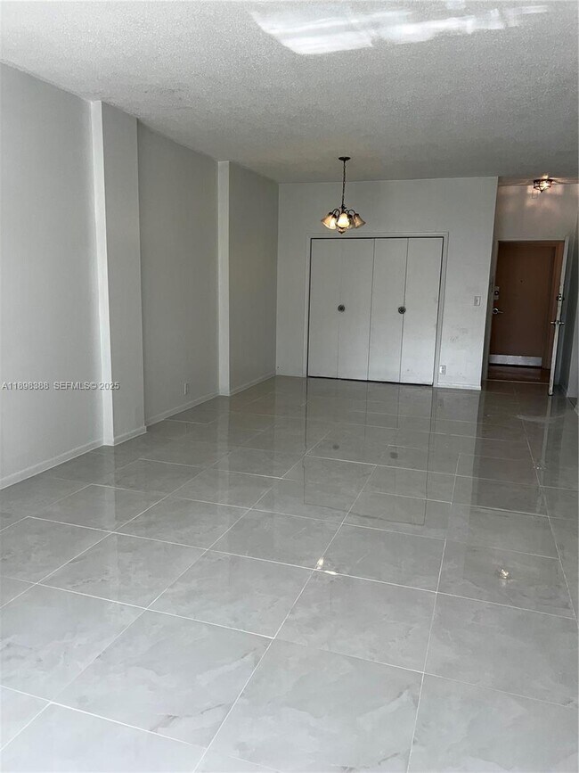 Building Photo - 1455 N Treasure Dr