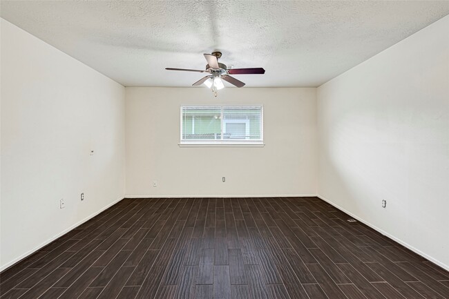 Building Photo - 957 Kerry Dr