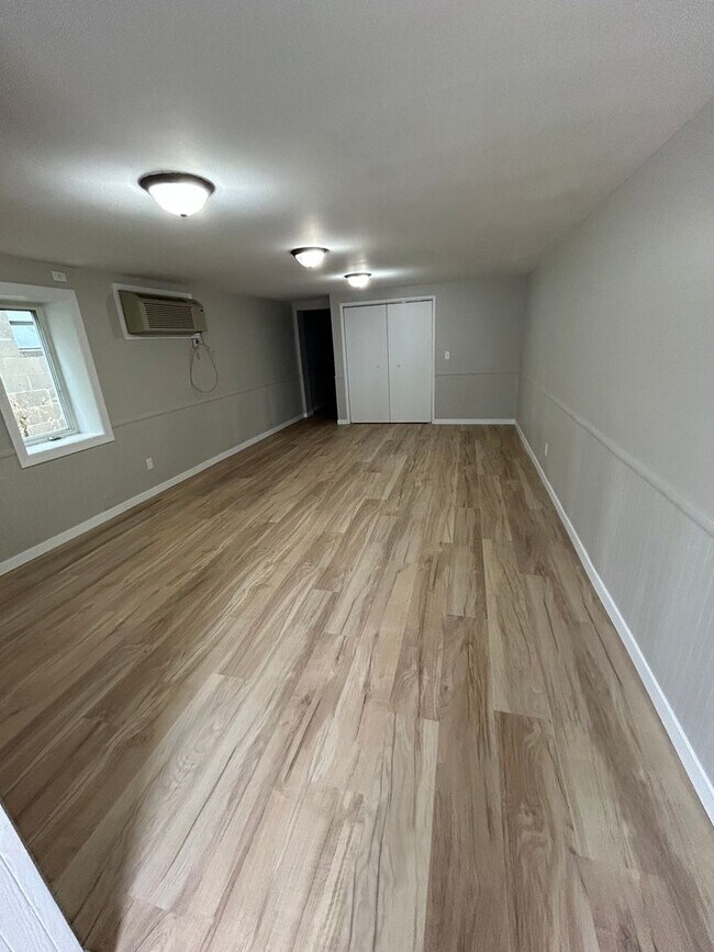 Building Photo - 513-513-513-512 Washington St