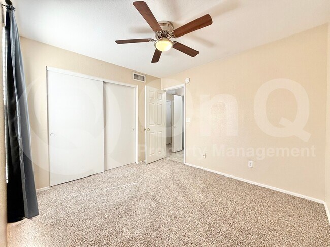 Building Photo - 1150 W Lark Dr
