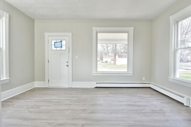 Building Photo - RENTALS AVAILABLE IN NILES