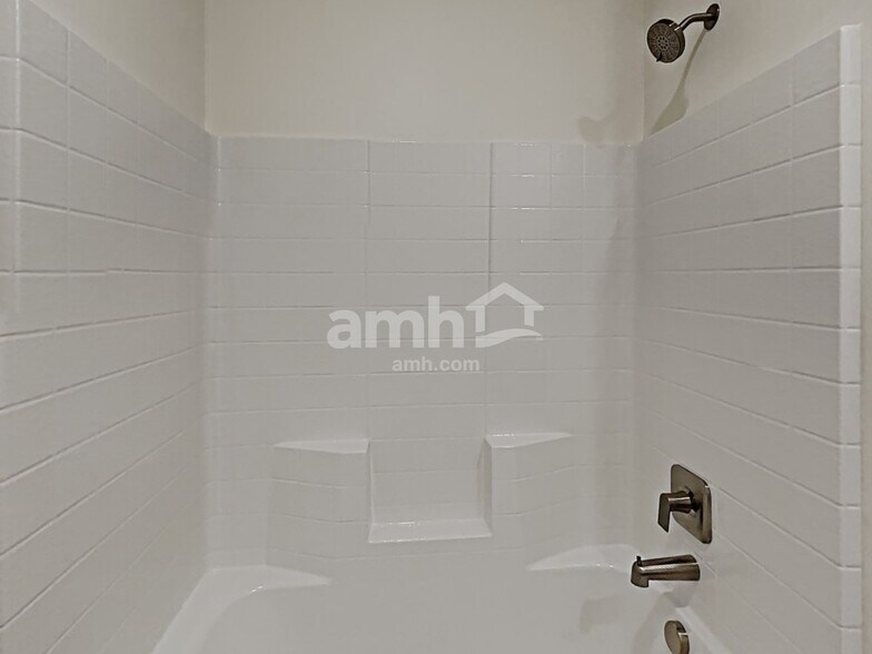 Building Photo - 884 N Garnet Creek Ave