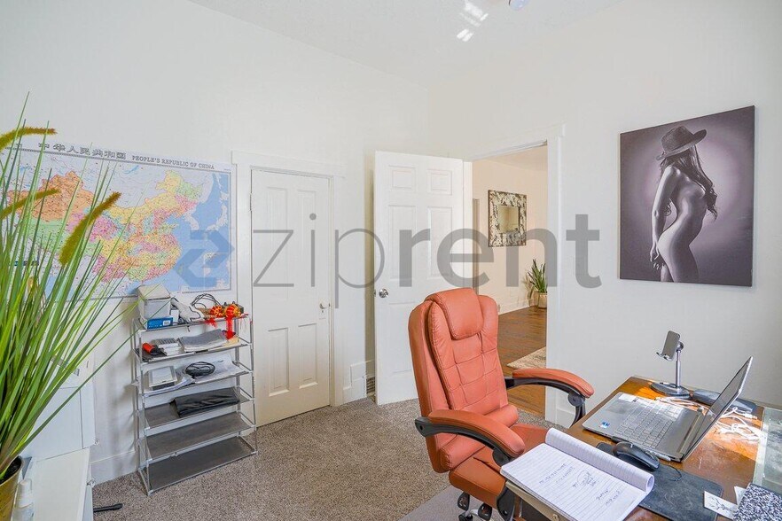 Building Photo - Unit A