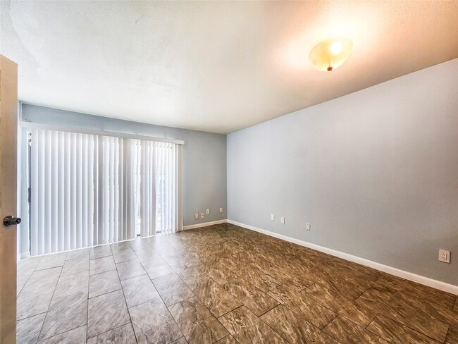 Building Photo - 2820 S Bartell Dr