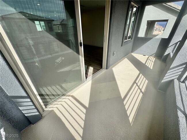 Building Photo - 1548 Little Penguin St